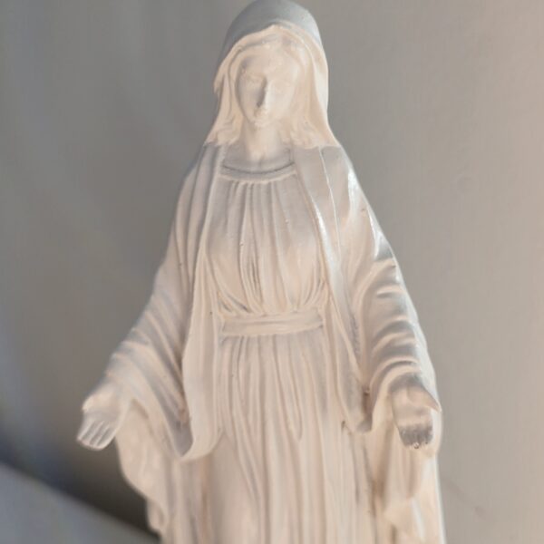 Statuette de la Vierge Marie de la Médaille Miraculeuse – Image 3